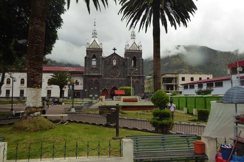 Iglesia Santuario de la Virgen de Agua Santa en Baños Ecuador