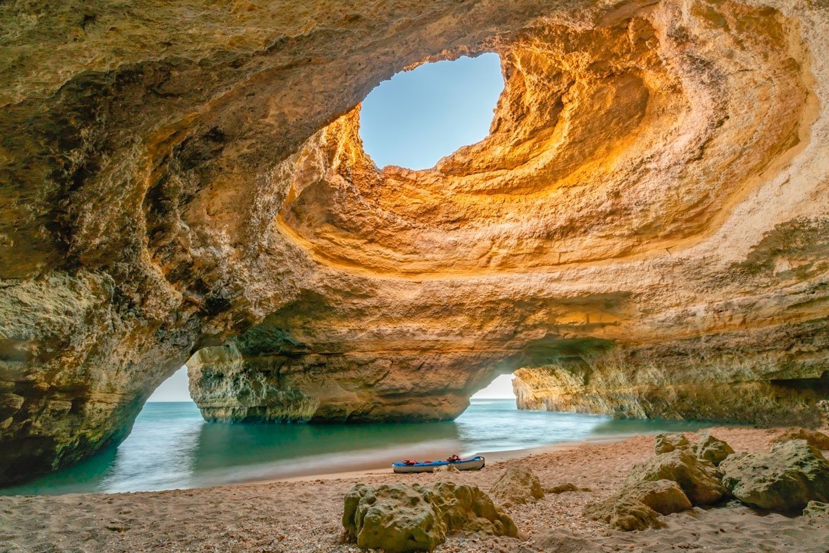 Cueva de Benagil, cueva de la playa del agujero, Algarve, Portugal
