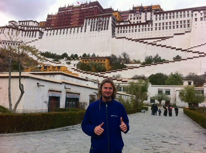 En Lhasa, con el Potala Palace detrás
